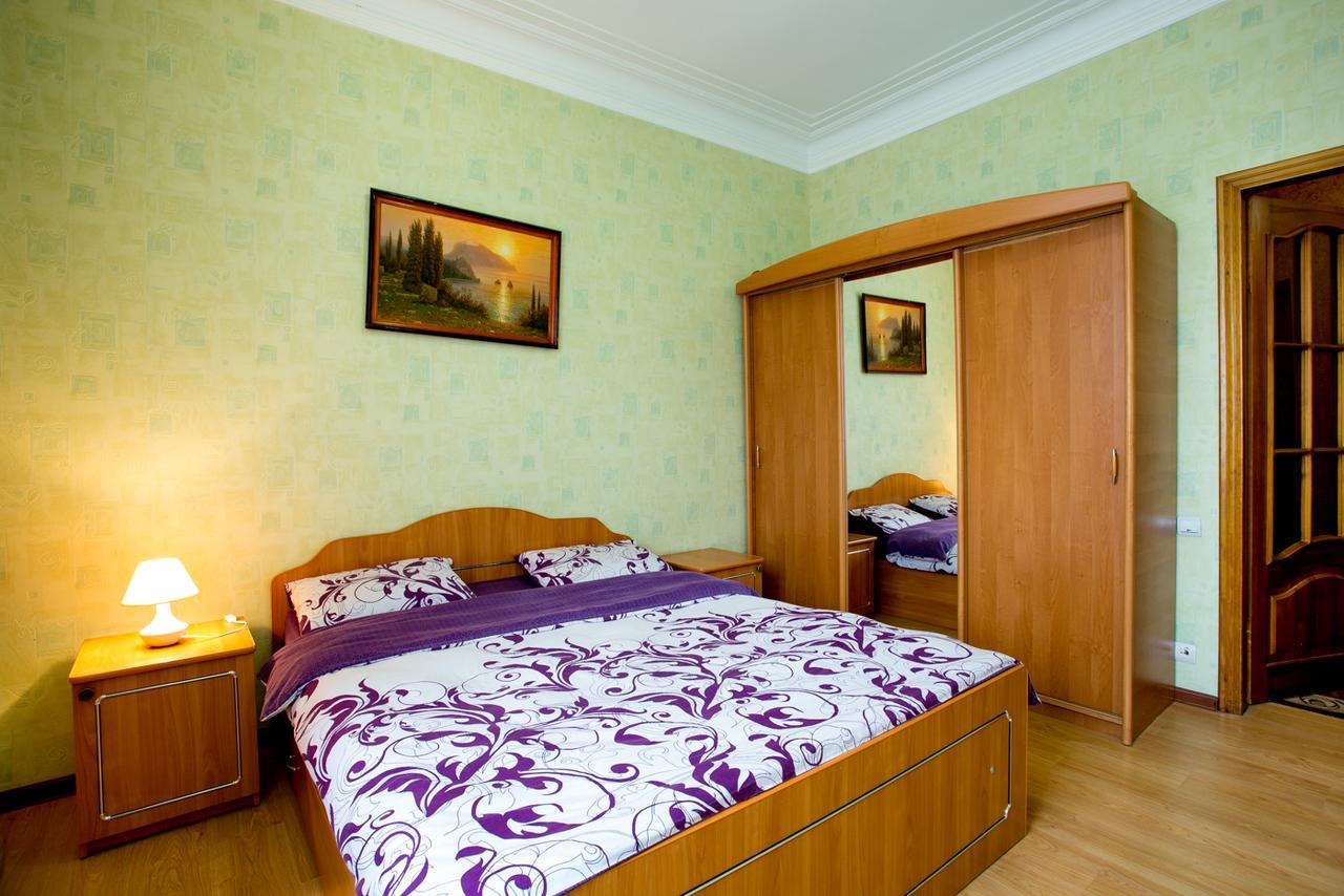Apartments on Bolshaya Morskaya 65 Mykolajiv Exteriör bild
